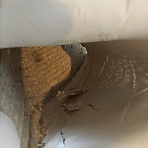 Kenneth Cole metallic peep toe platform, size 8.5 - Picture 9 of 9